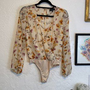 🌻Trixx Clothing {S} Cream Floral/Flower V Neck Long Sleeve Body Suit